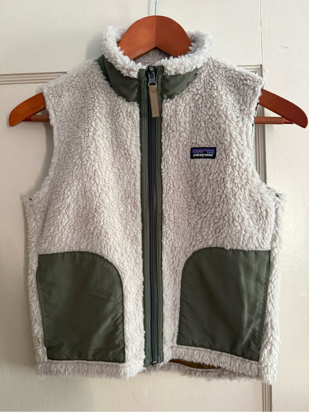 Patagonia Kids' Retro-X Fleece Sherpa Vest in with Olive Accents like new! Small